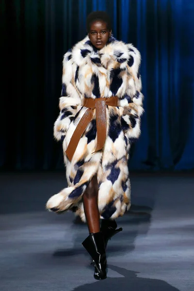 Look 3